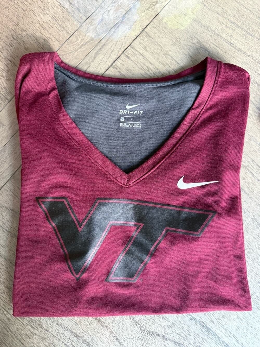 Virginia Tech Women’s V-Neck Short Sleeve Maroon Nike Dri-Fit Shirt Size Large